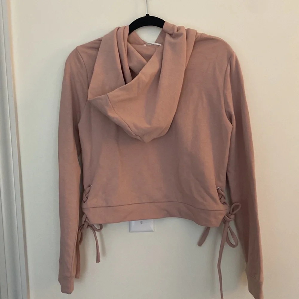 Honey Punch Size Medium Blush Pink CROPPED Sweatshirt NEW!​ - Picture 2 of 2